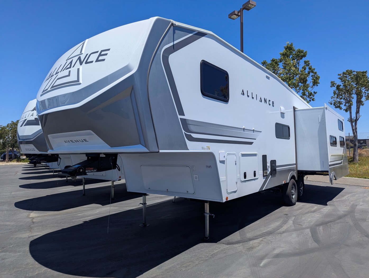 2027 Alliance RV Avenue 30BH - Image 5