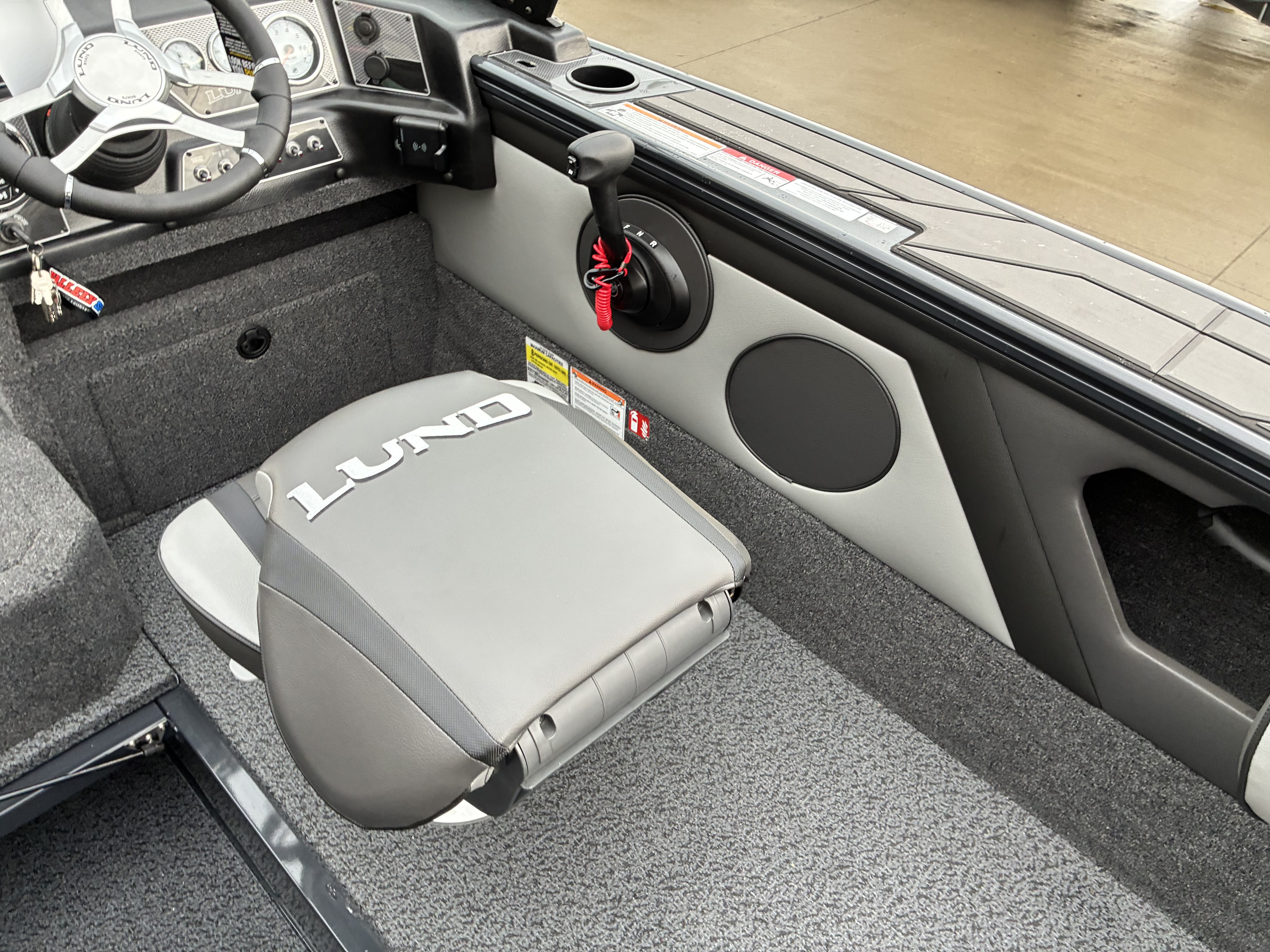 2026 Lund 1875 Crossover XS - Image 12