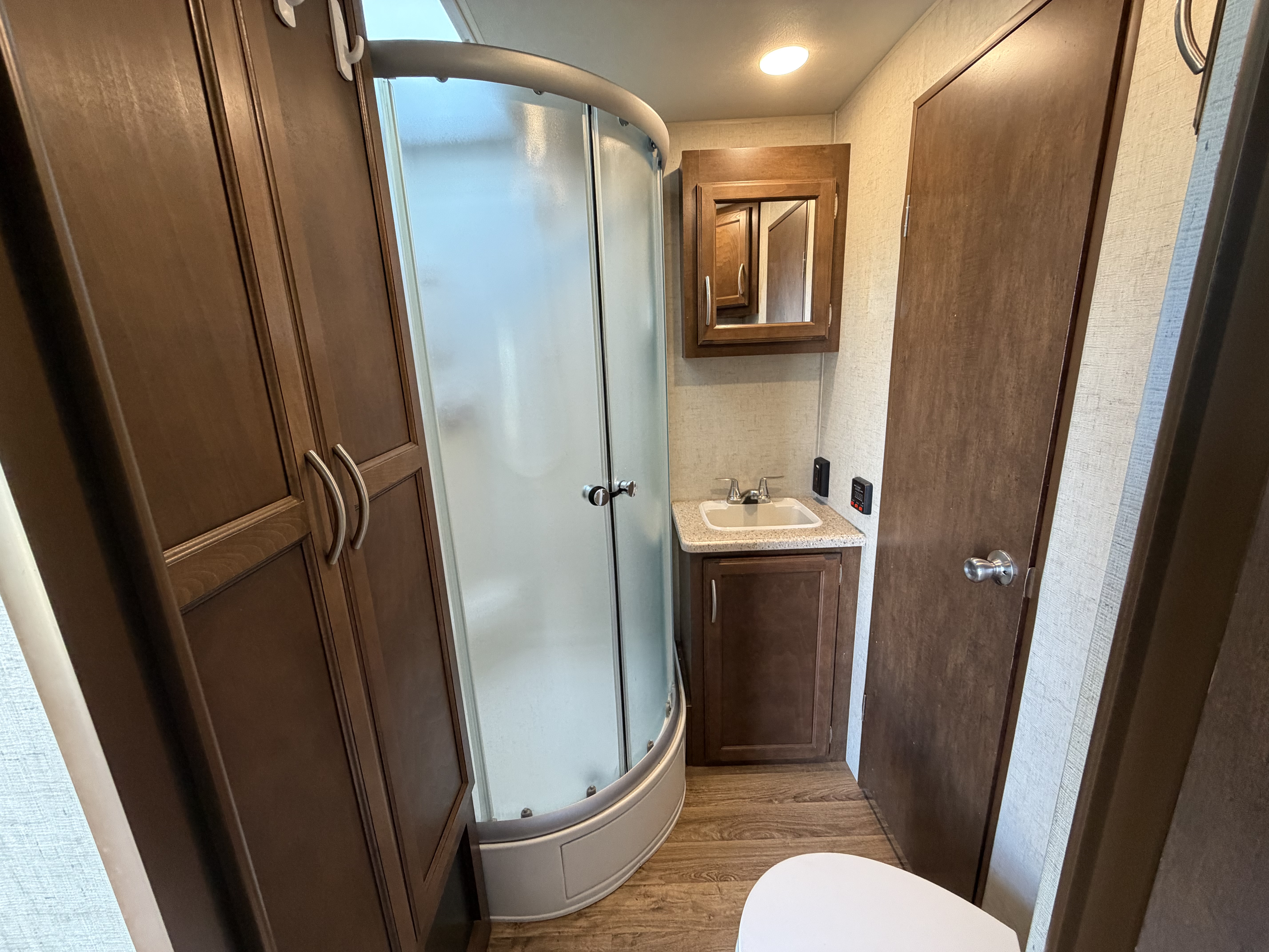 2018 VENTURE RV SPORT TREK TOURING 336 VRK - Image 16