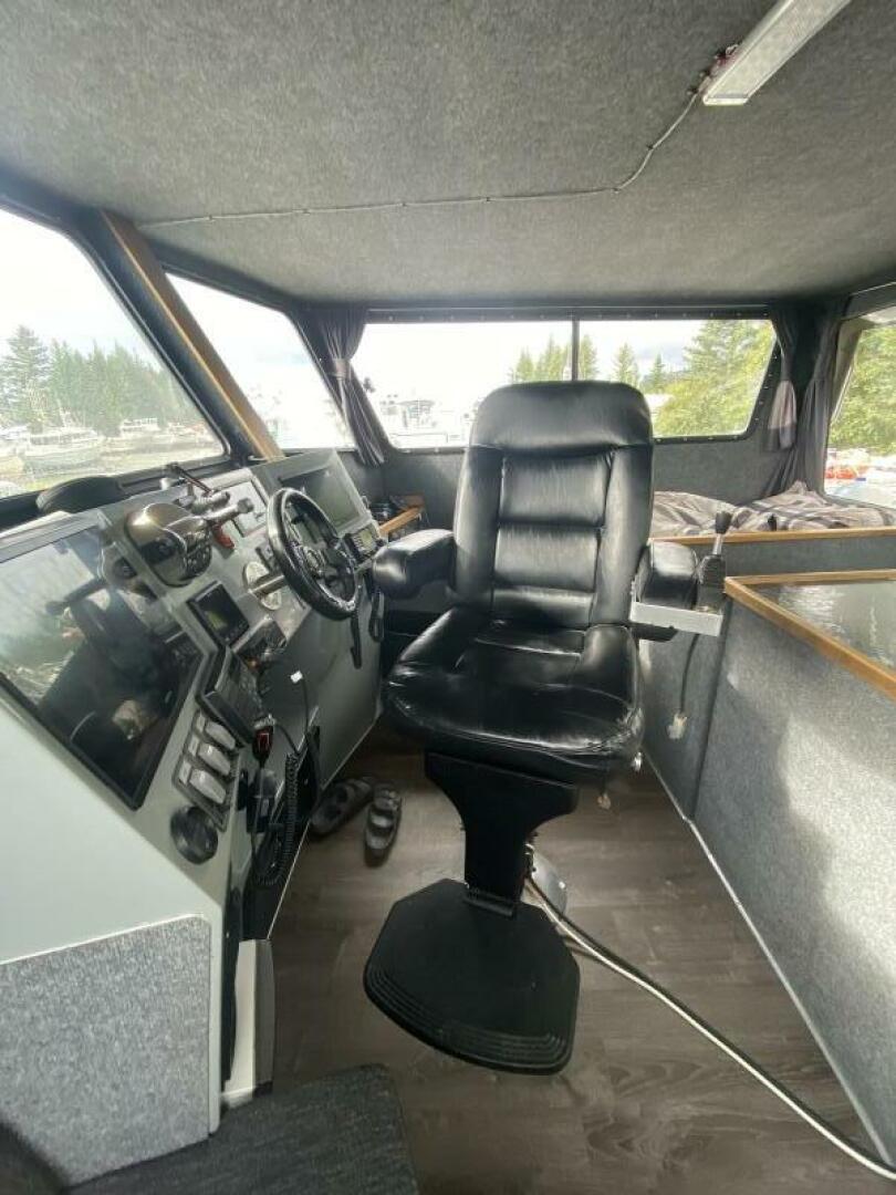 2022 Custom Freestyle Marine 32 - Image 5