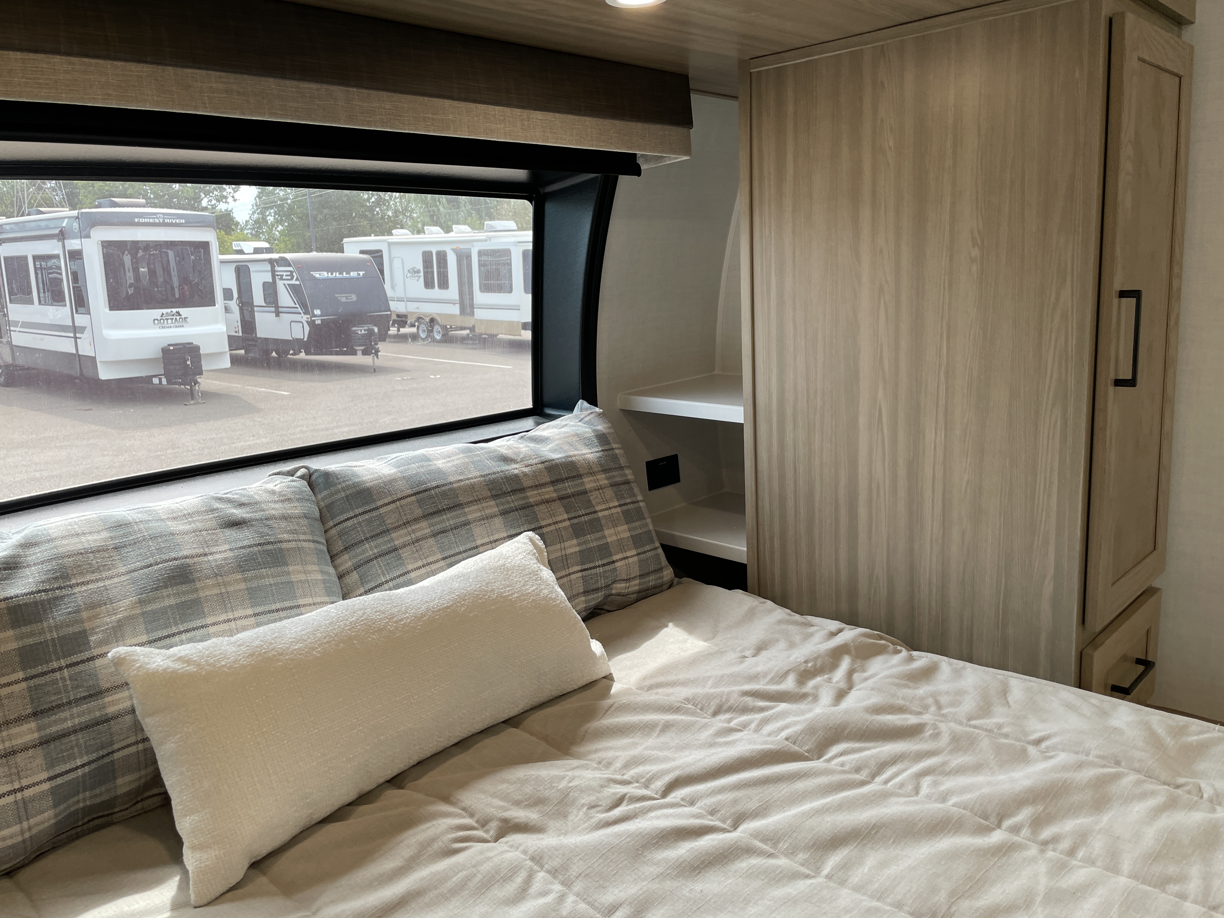 2027 Forest River Rockwood Ultra Lite 2921RL - Image 23