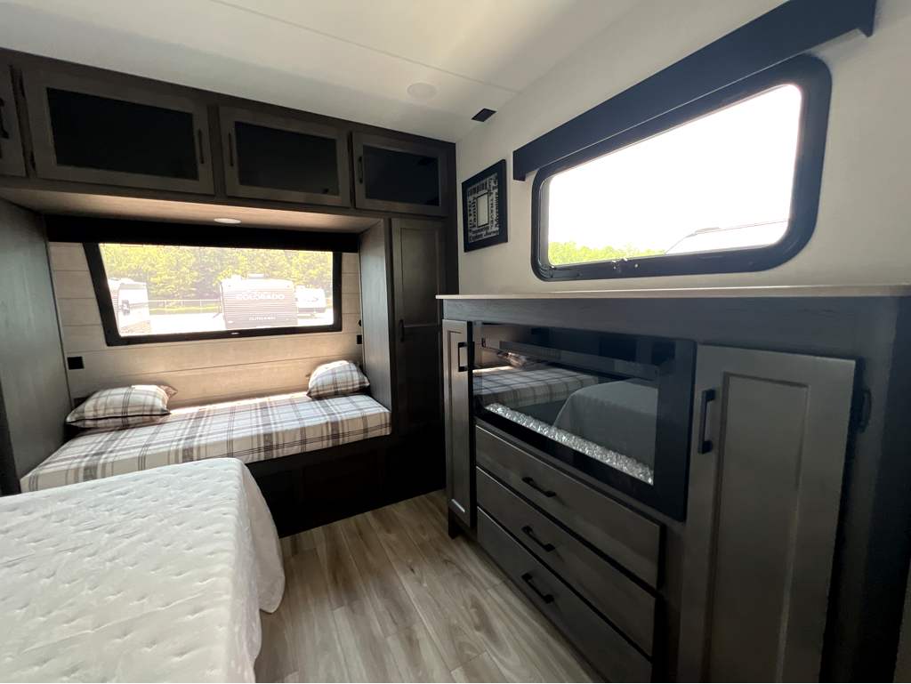 2026 VENTURE RV SPORTTREK 343VIK - Image 21