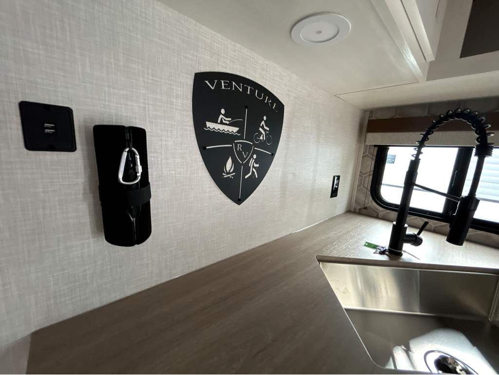 2026 VENTURE RV SIENNA 241VRD - Image 24