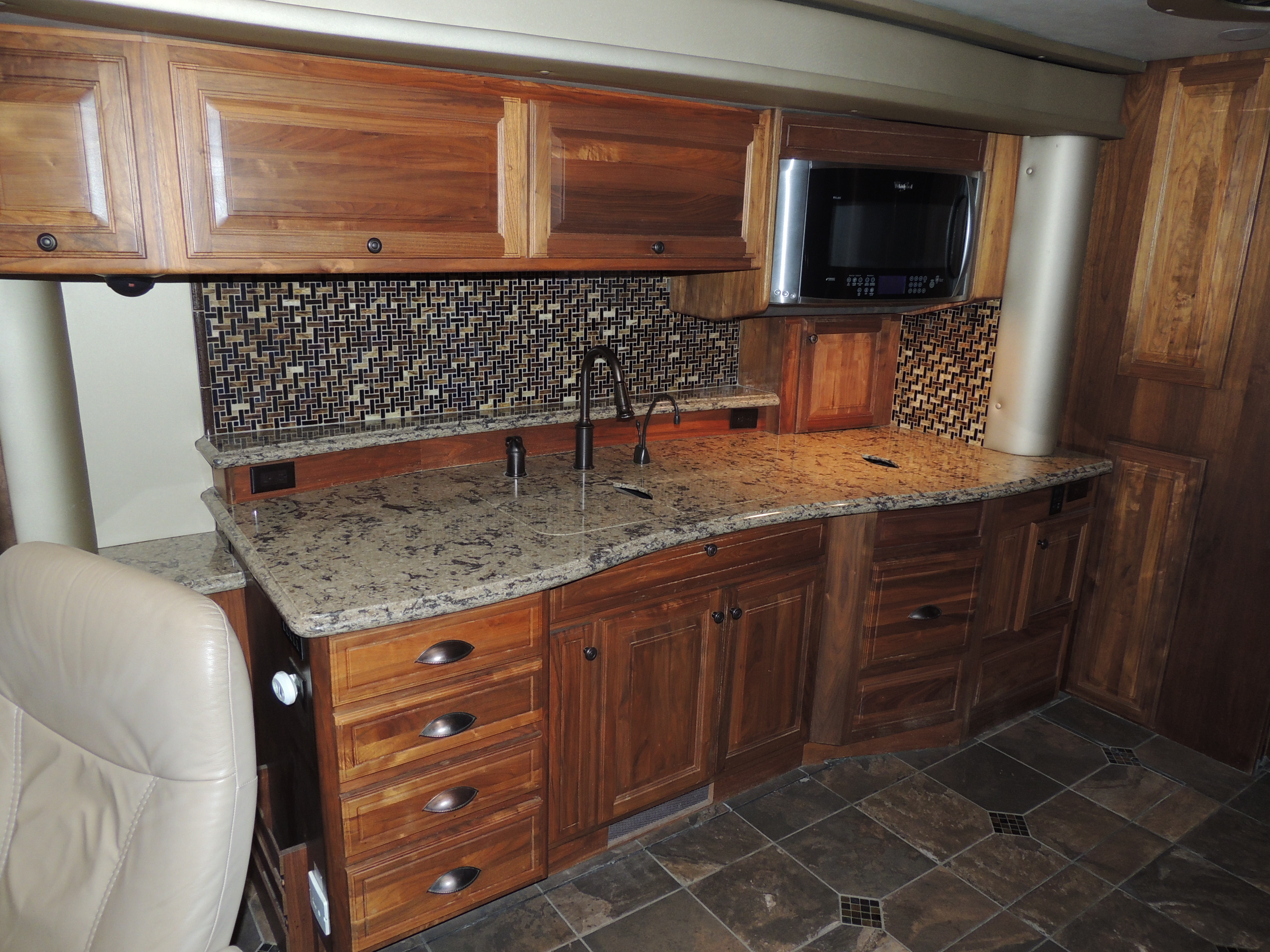2012 Foretravel IH 45 - exterior 15