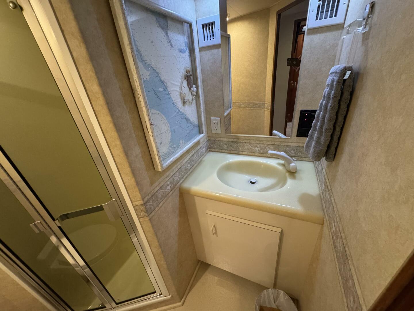 1995 Viking 58 Convertible - Image 33