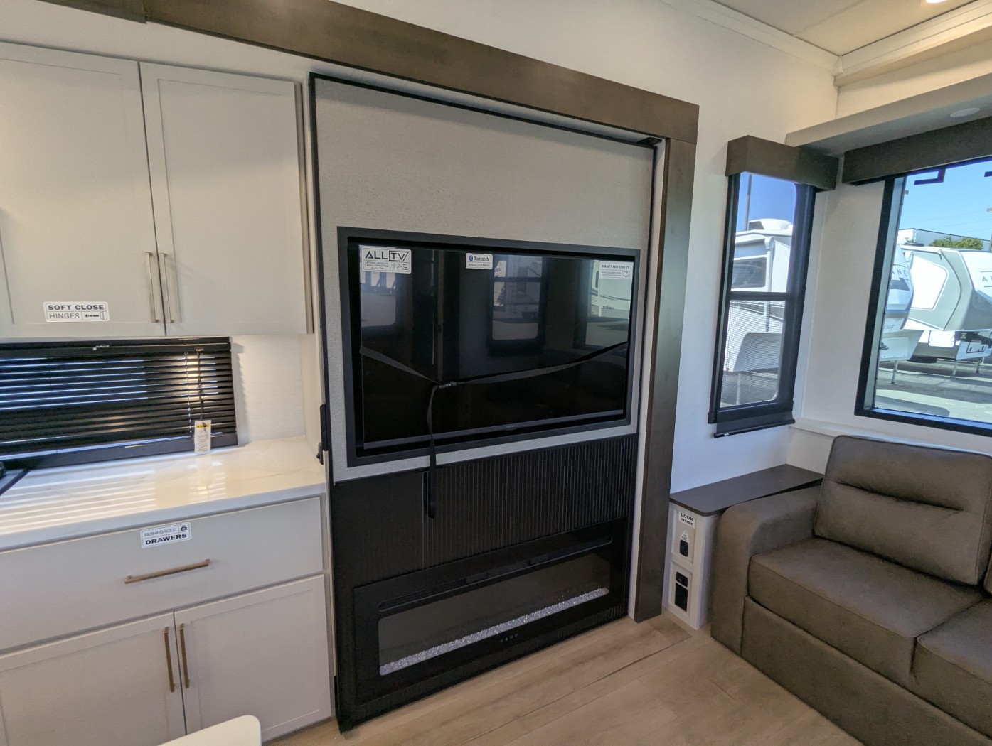 2027 Alliance RV Benchmark 42LFT - Image 25