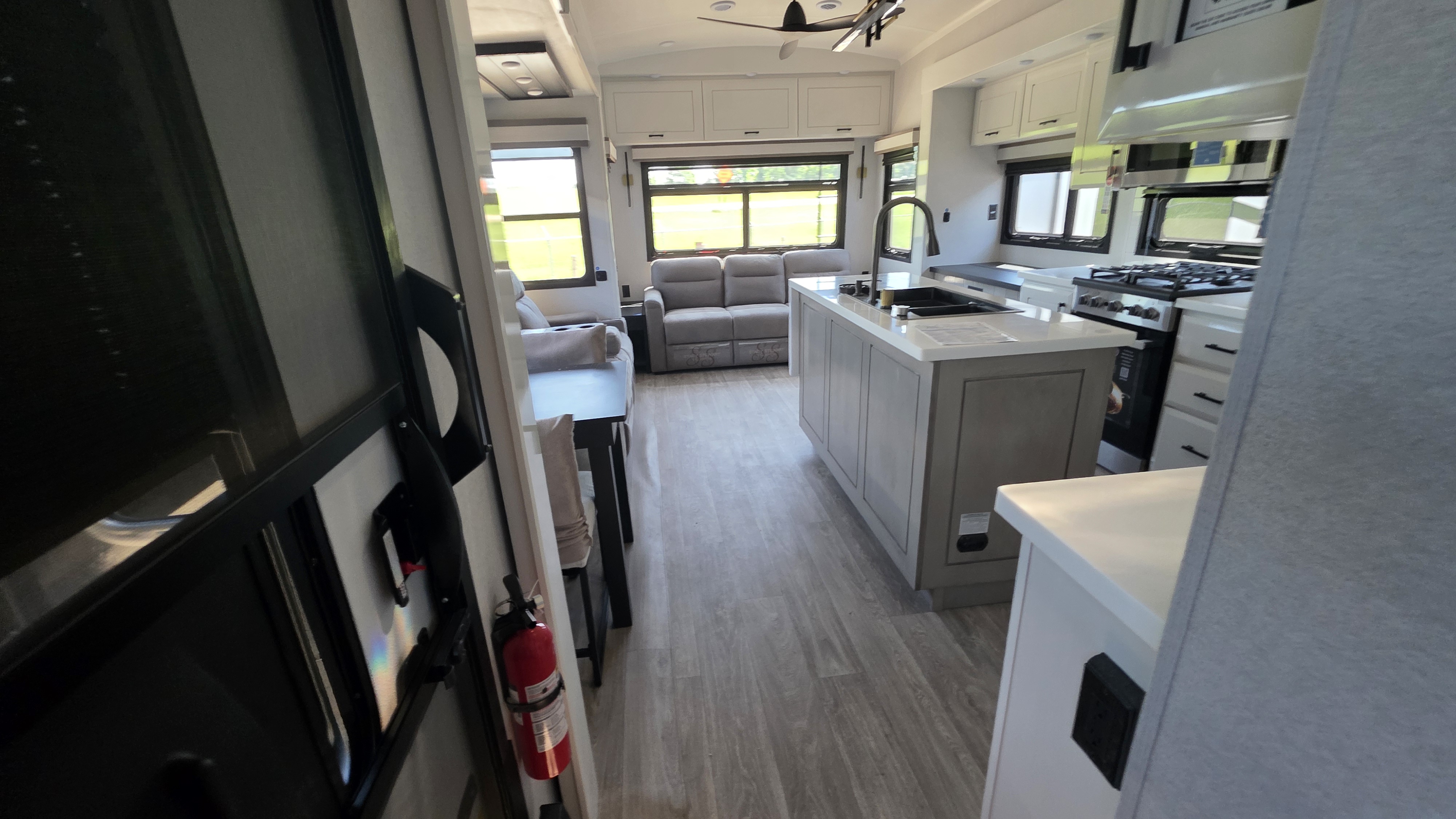 2027 JAYCO PINNACLE 32RLTS - Image 18