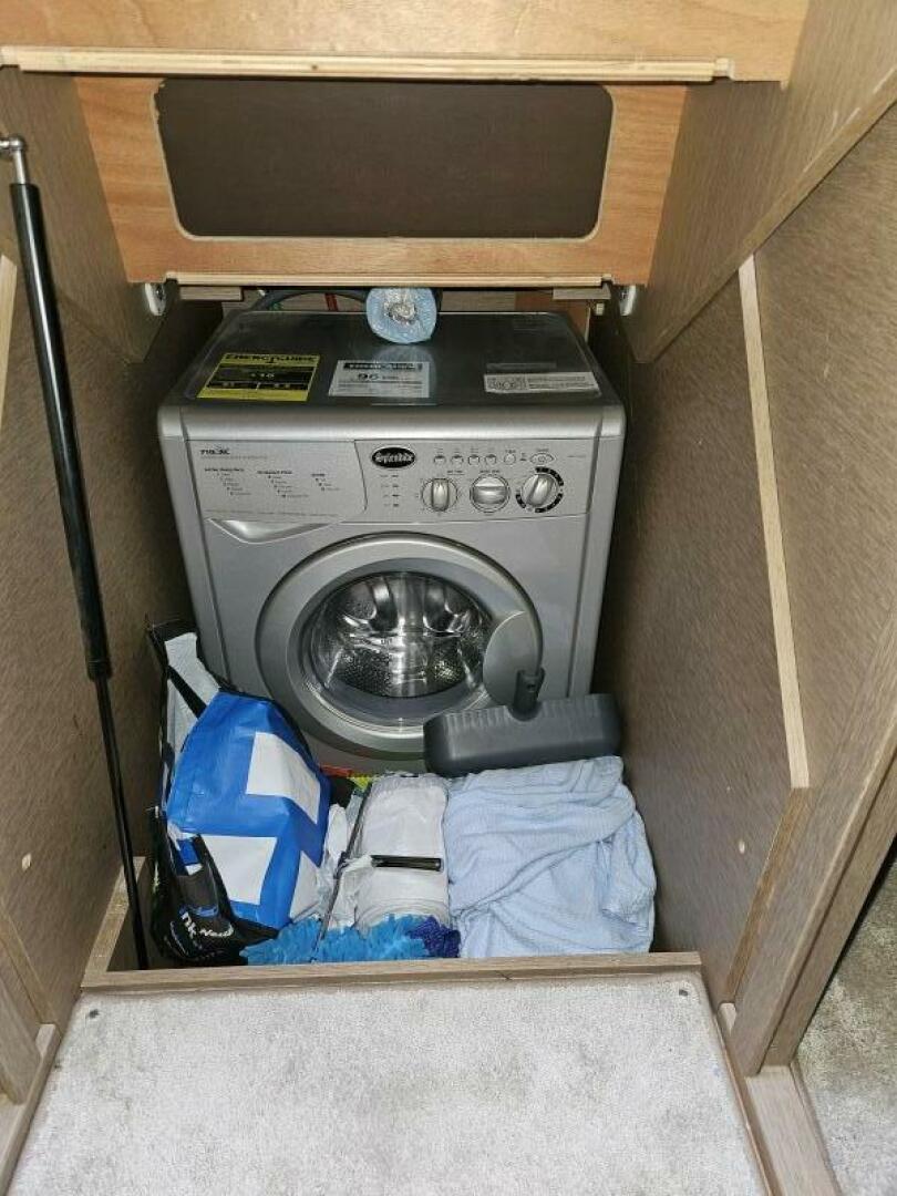 2018 Prestige 460 Fly - Image 21