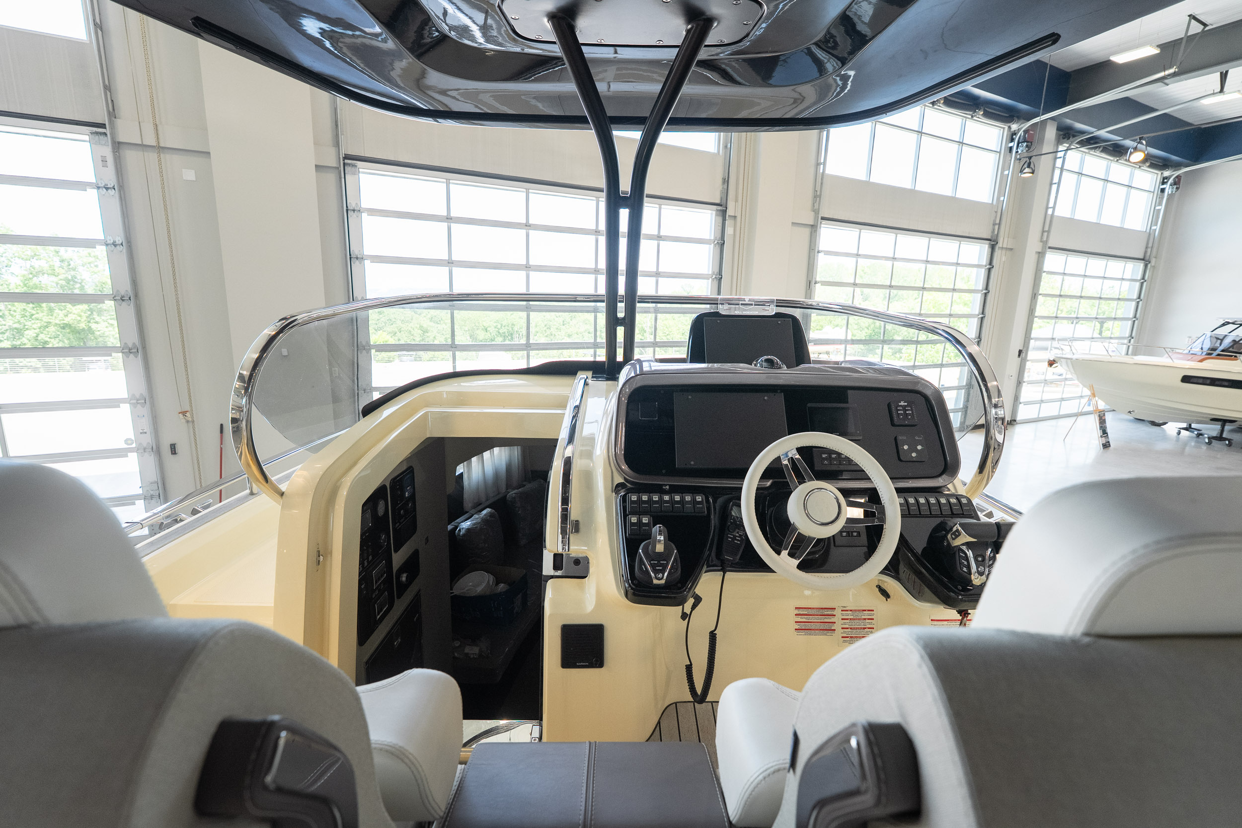 2024 Invictus GT320S - Image 14