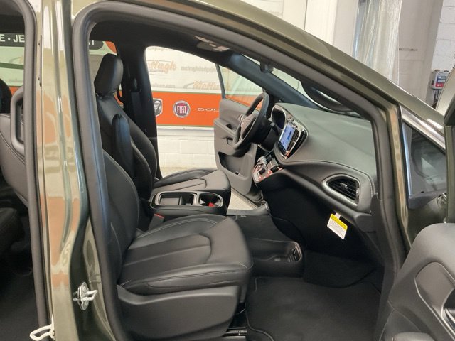 2027 Chrysler Pacifica Select AWD - Image 25
