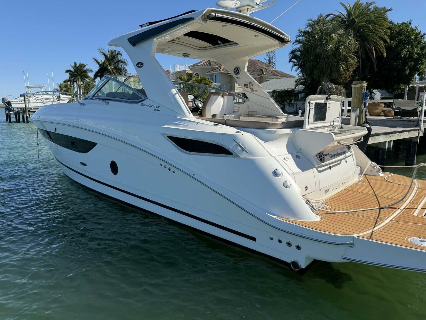 2016 Sea Ray 350 Sundancer - Image 4