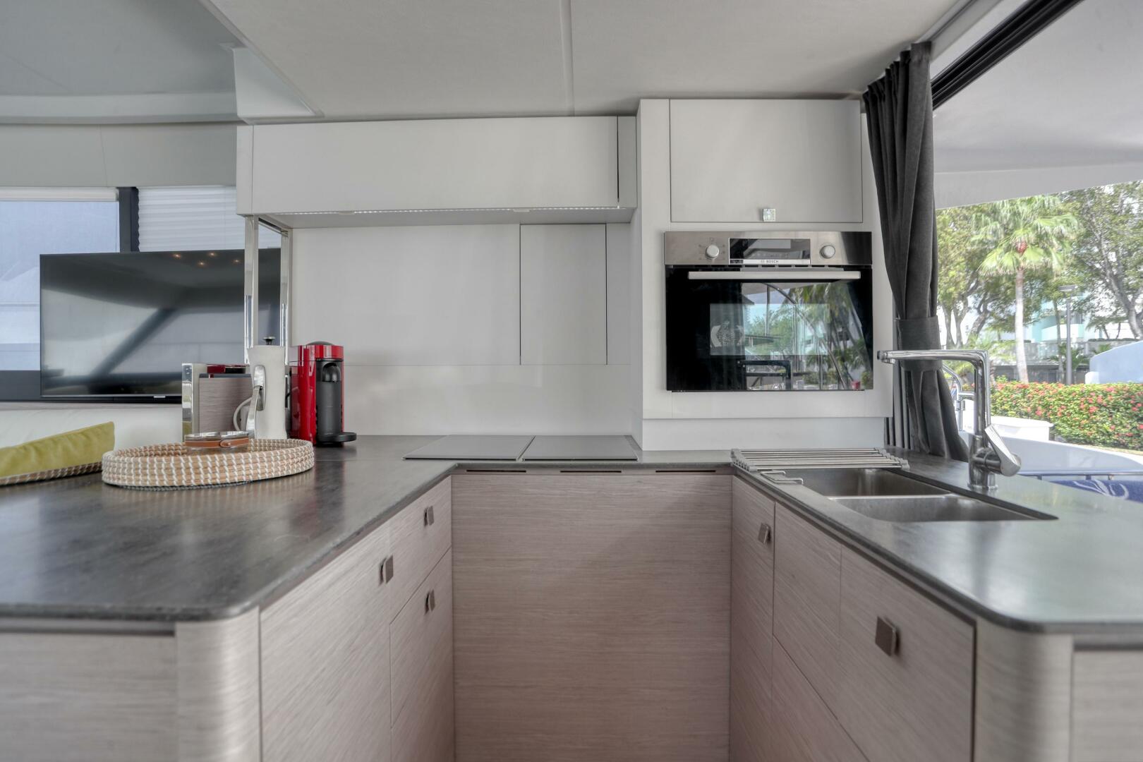 2022 Fountaine Pajot MY6 - Image 89
