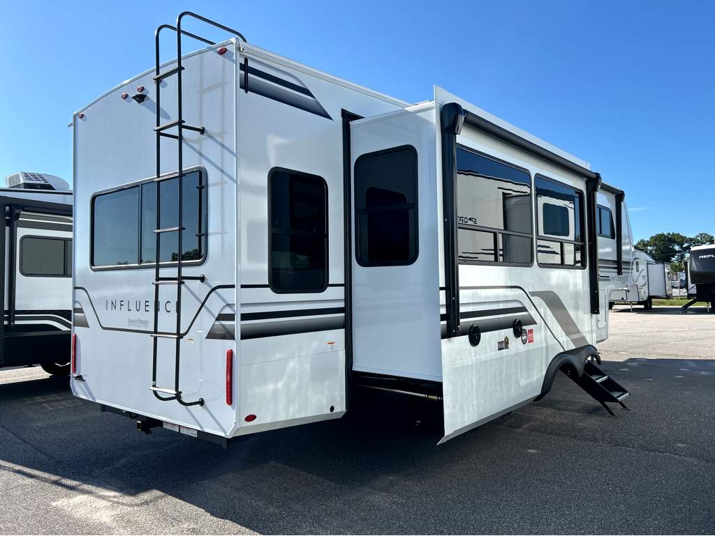 2026 GRAND DESIGN INFLUENCE 3003RL - Image 9