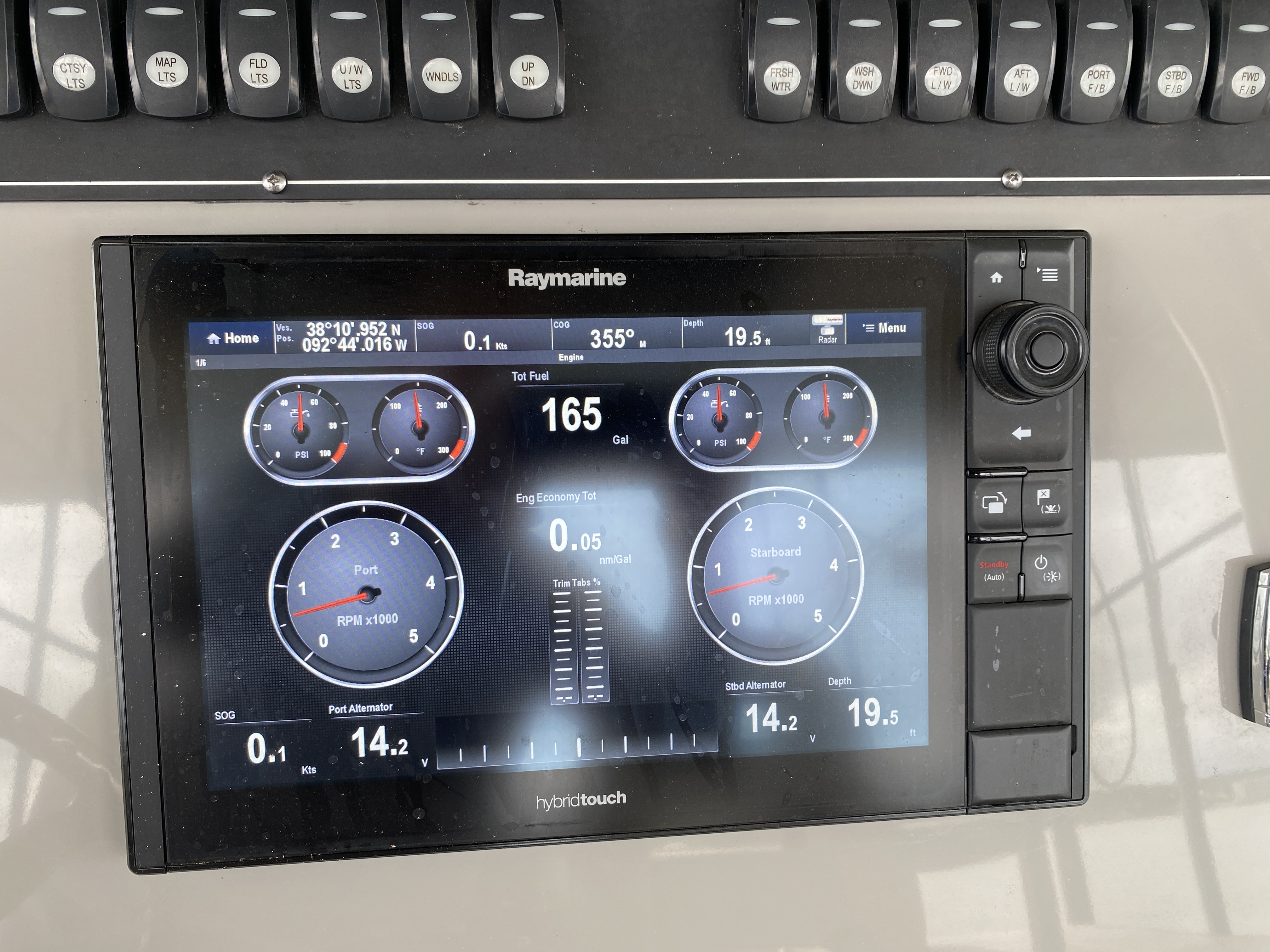 2016 Boston Whaler 330 Outrage - Image 19