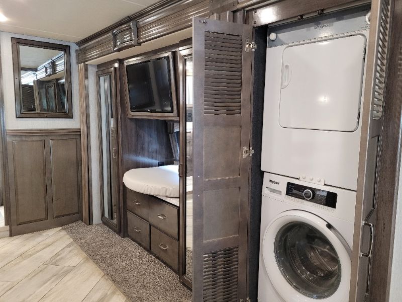 2022 Fleetwood Discovery 38K - Image 17