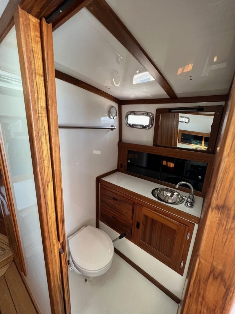 2022 Ellis 36 Express Cruiser - Image 28