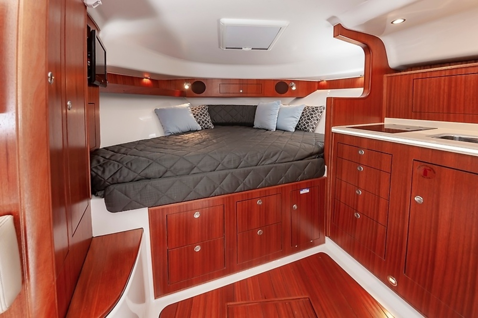 2015 PURSUIT 385 OS Base - Image 25