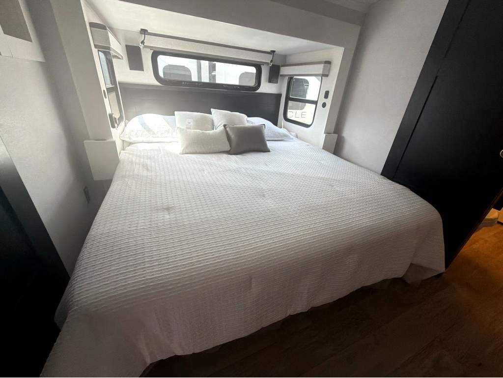 2027 JAYCO PINNACLE 38FBRK - Image 41