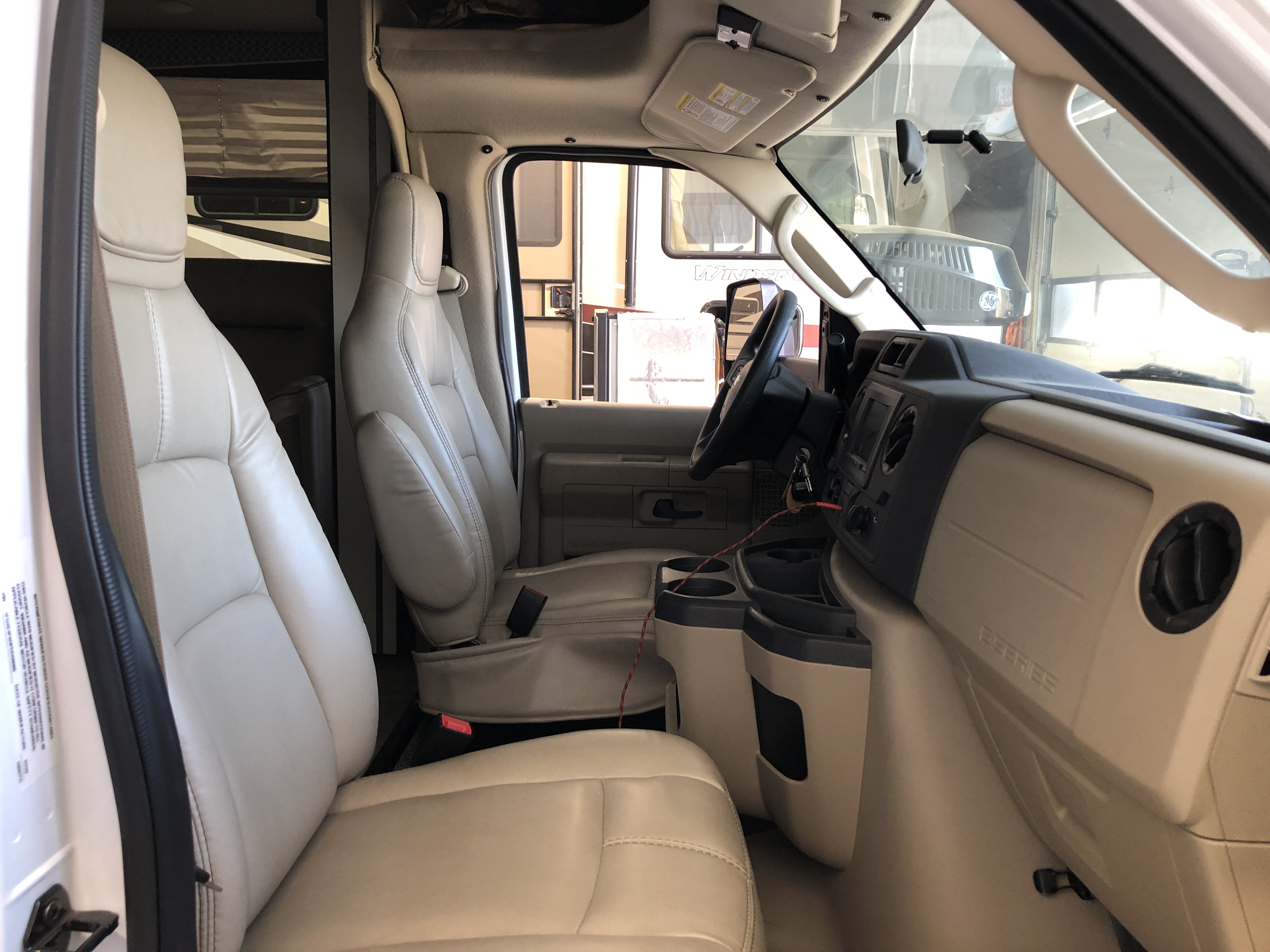 2023 Thor Motor Coach Chateau 27R - Image 19