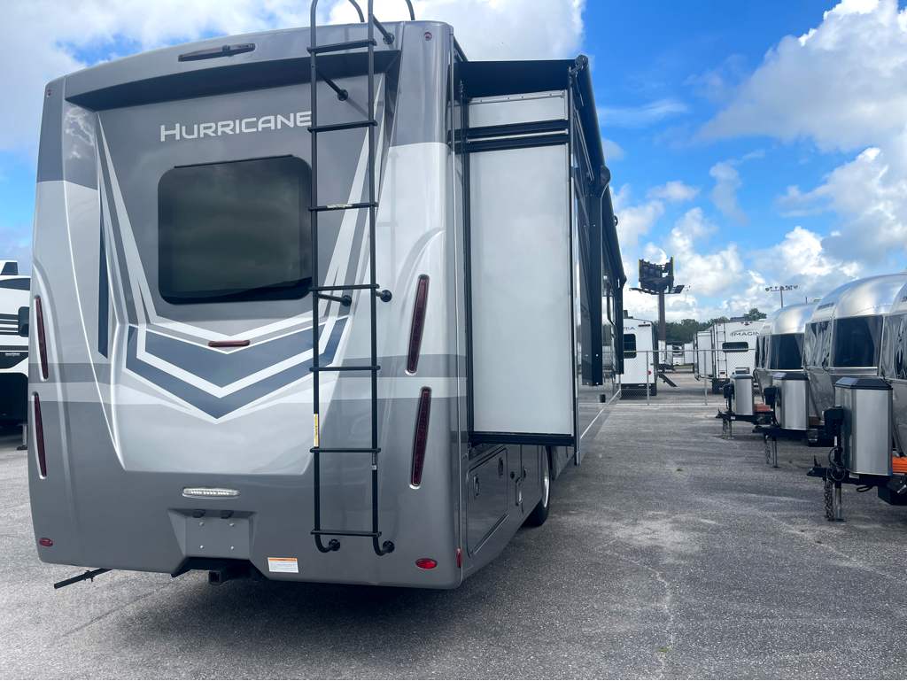 2027 THOR MOTOR COACH HURRICANE 35A - Image 4