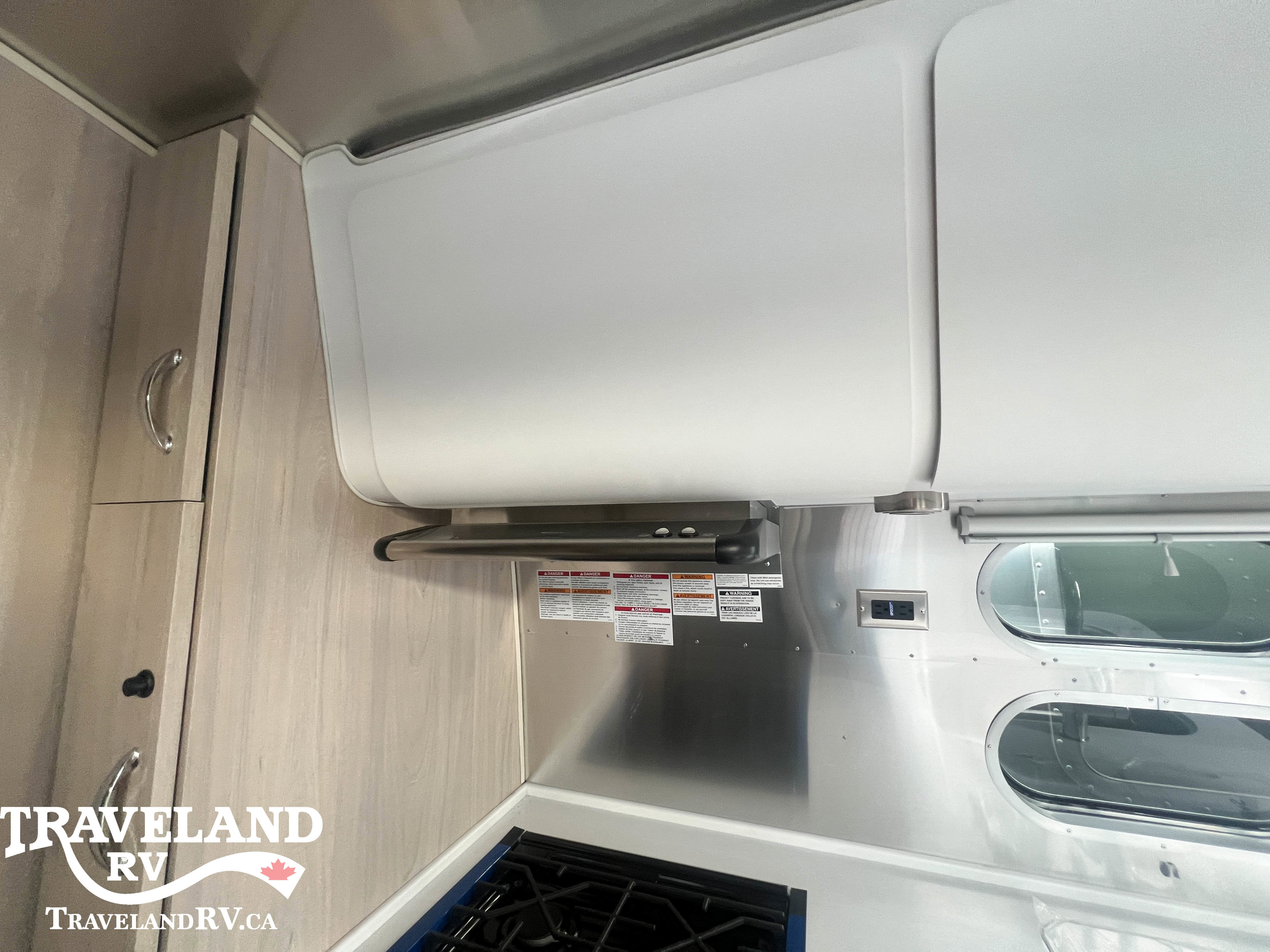 2025 Airstream Globetrotter 25FB - Image 14