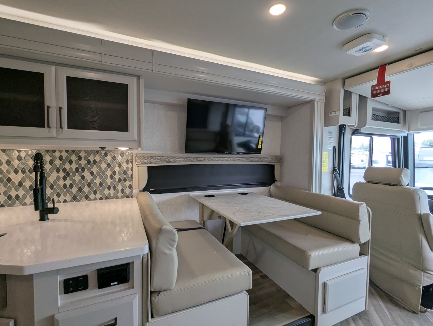 2026 Holiday Rambler Invicta 33HB - Image 14