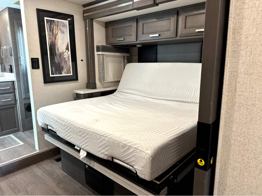 2023 THOR MOTOR COACH PALAZZO 37.6 - Image 16