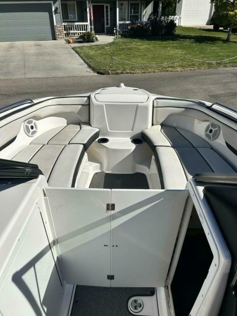 2019 Yamaha Boats AR210 - Image 14