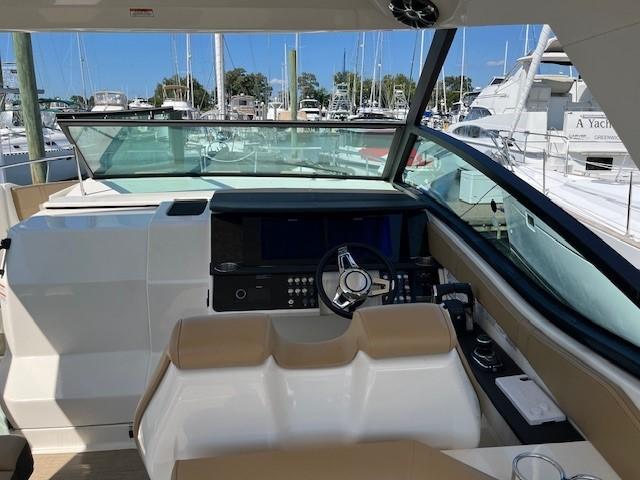 2020 Sea Ray Sundancer 320 - Image 7