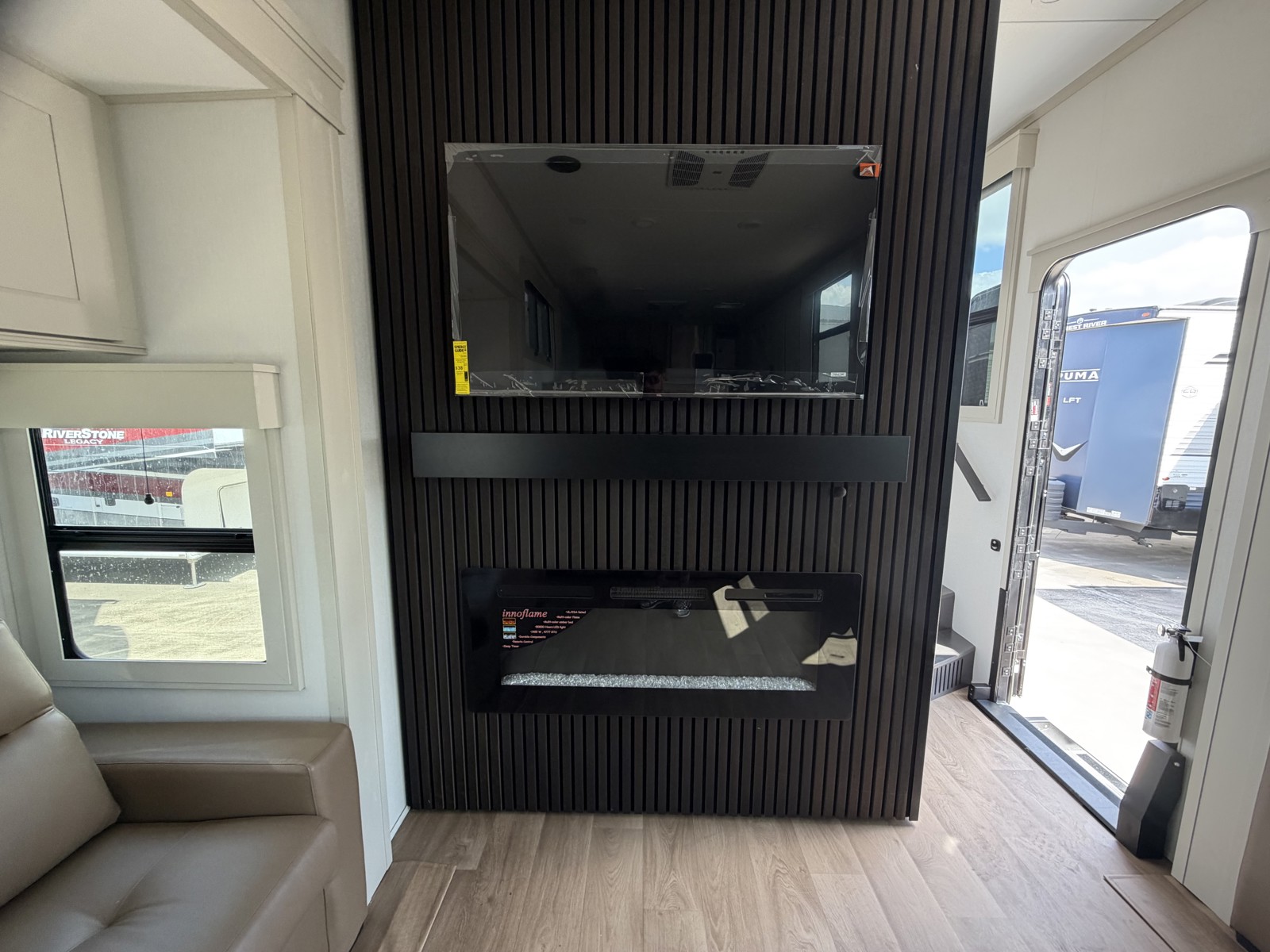 2026 GRAND DESIGN 390RK - Image 17