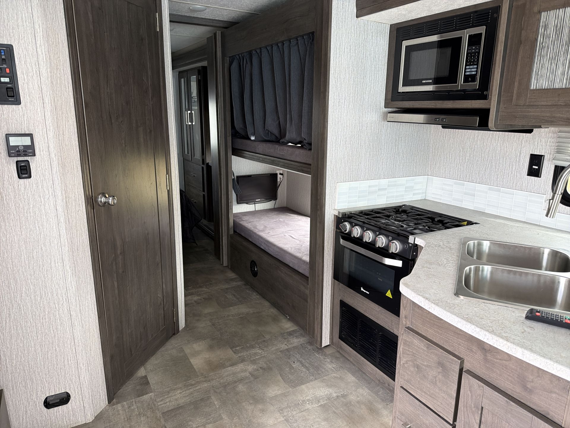 2023 Coachmen Pursuit 31BH - Image 17