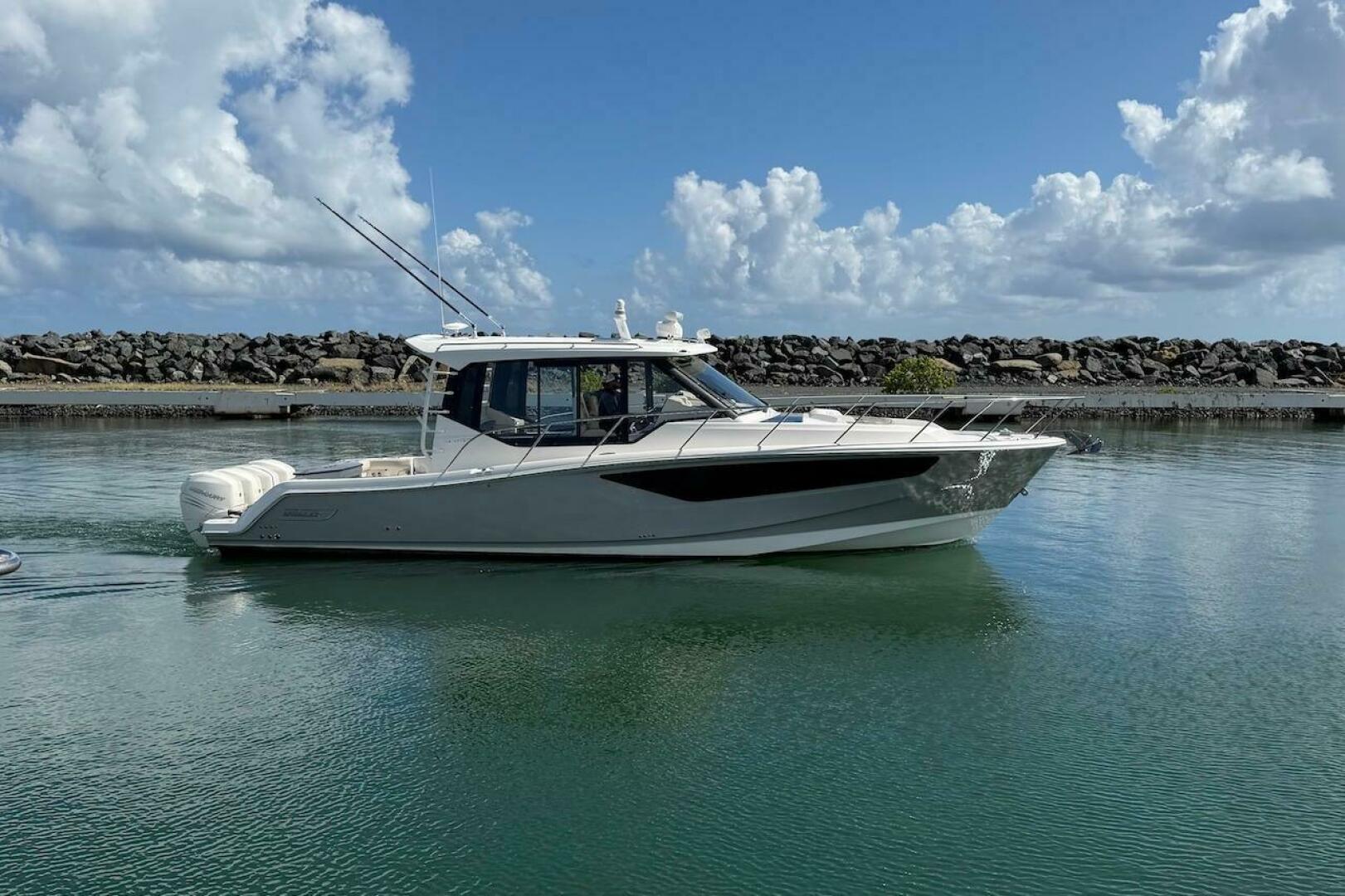 2021 Boston Whaler 405 Conquest - Image 18