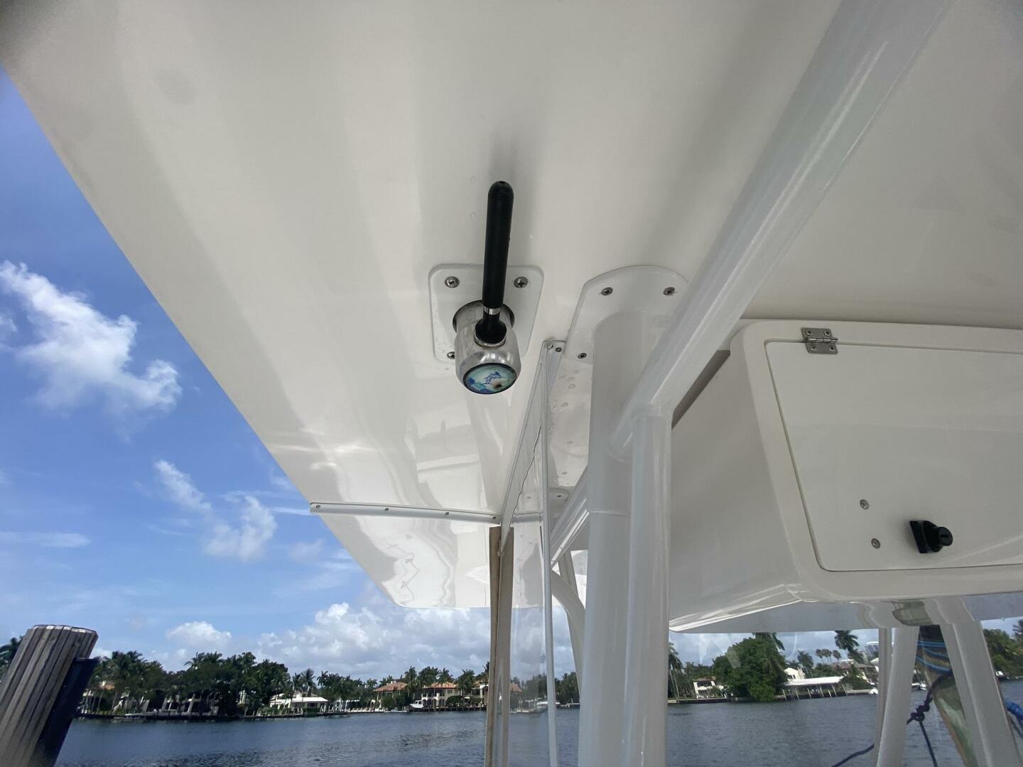 2006 Intrepid 370 - Image 30