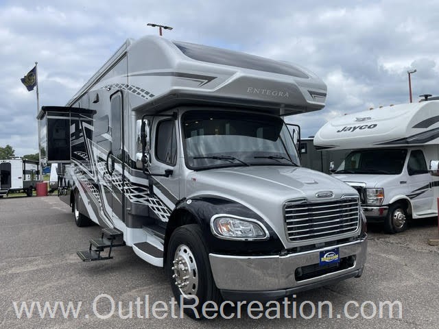 2023 Entegra Coach Accolade Xl 37k