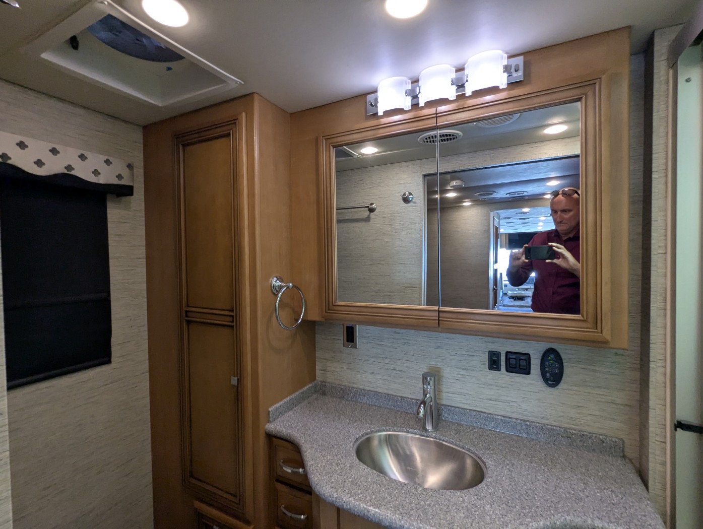 2016 Newmar Bay Star 3403 - Image 33