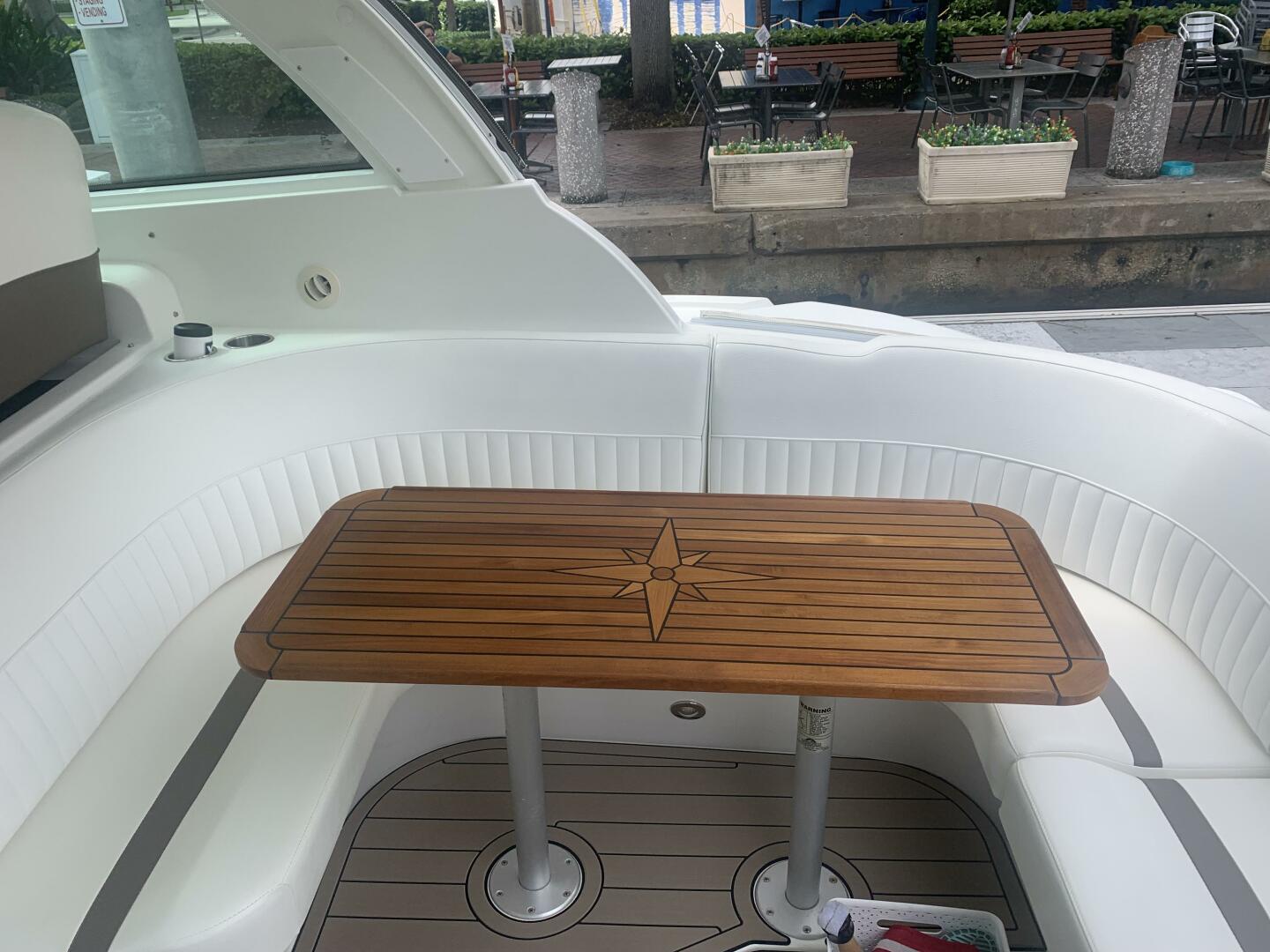 2011 Cruisers Yachts 420 Sports Coupe - Image 13