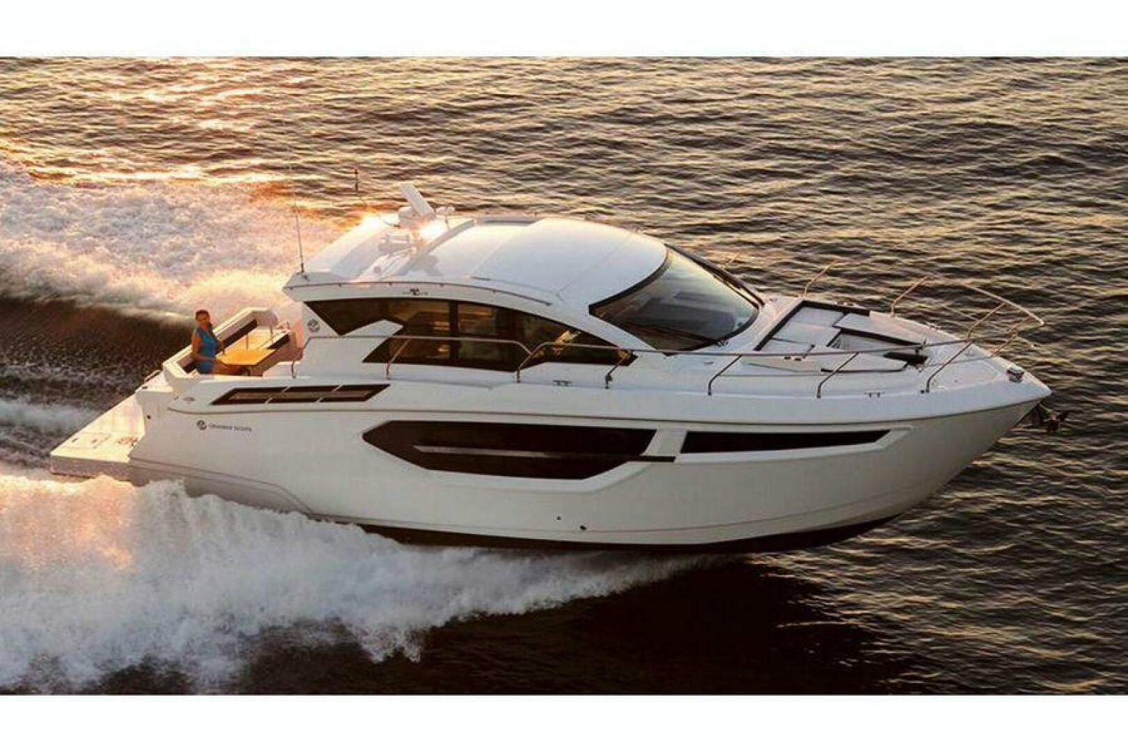 2018 Cruisers Yachts 42 Cantius - Image 2