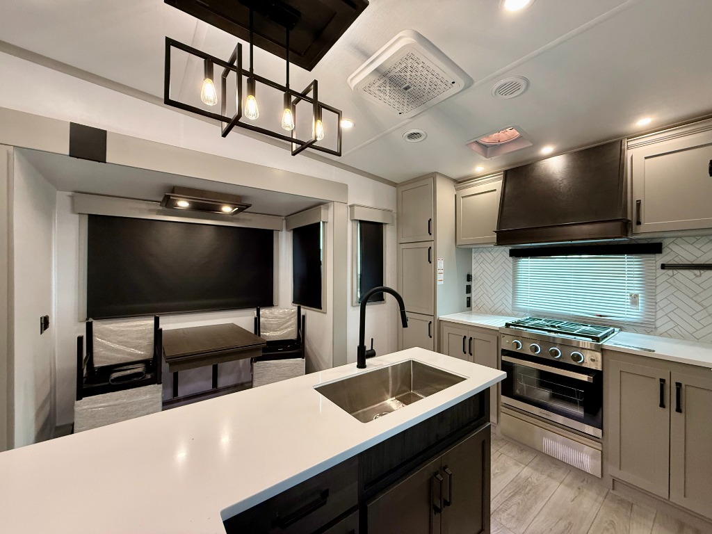 2026 High Country 325RK - Image 21