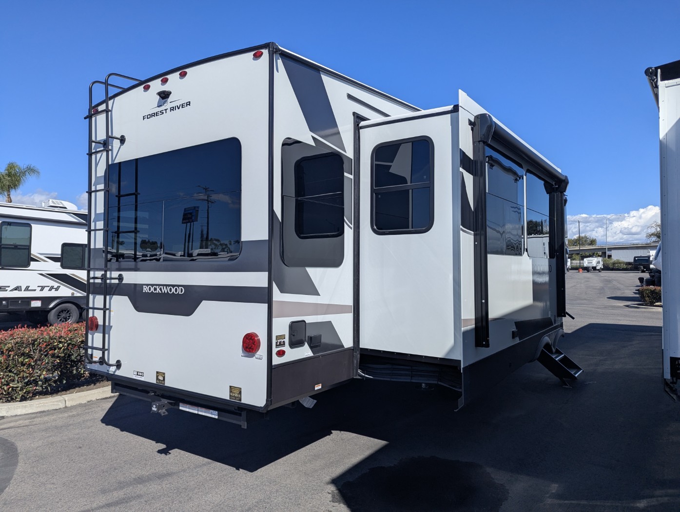 2026 Forest River Rockwood Signature R361RLS - Image 5