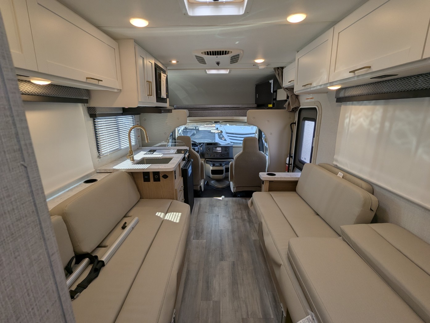 2026 Thor Motor Coach Four Winds 19X - Image 17