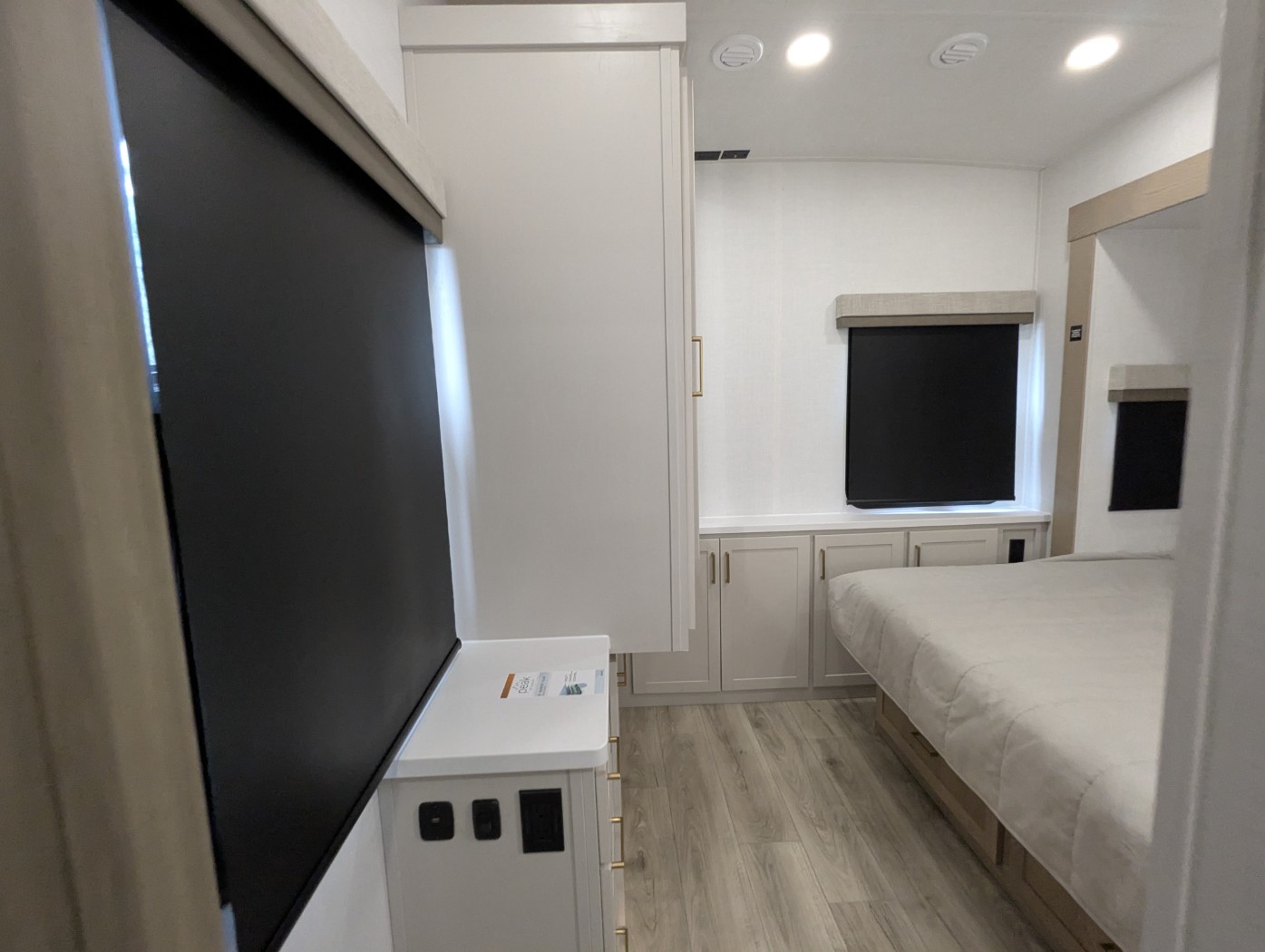 2027 Forest River Rockwood Signature 290SFK - Image 39