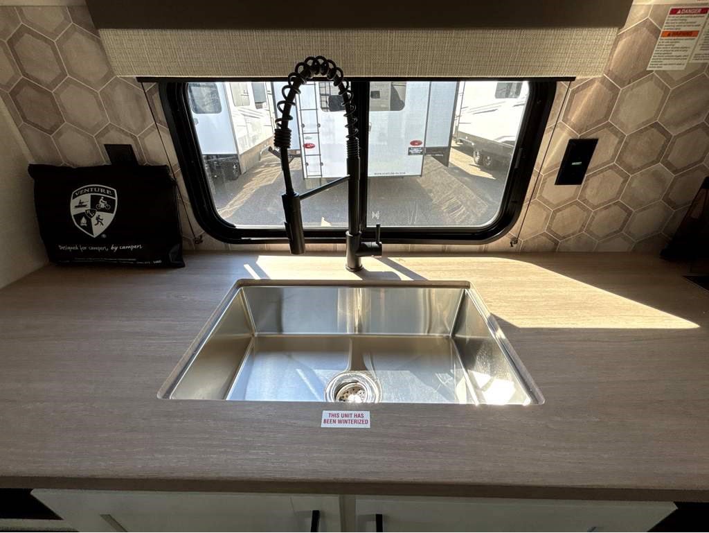2026 VENTURE RV SIENNA 231VRK - Image 9