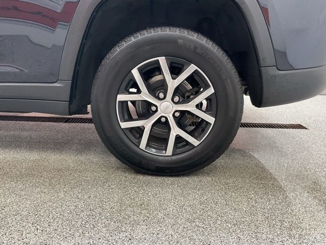 2024 Jeep Grand-Cherokee-L Laredo Altitude 4x4 - Image 9