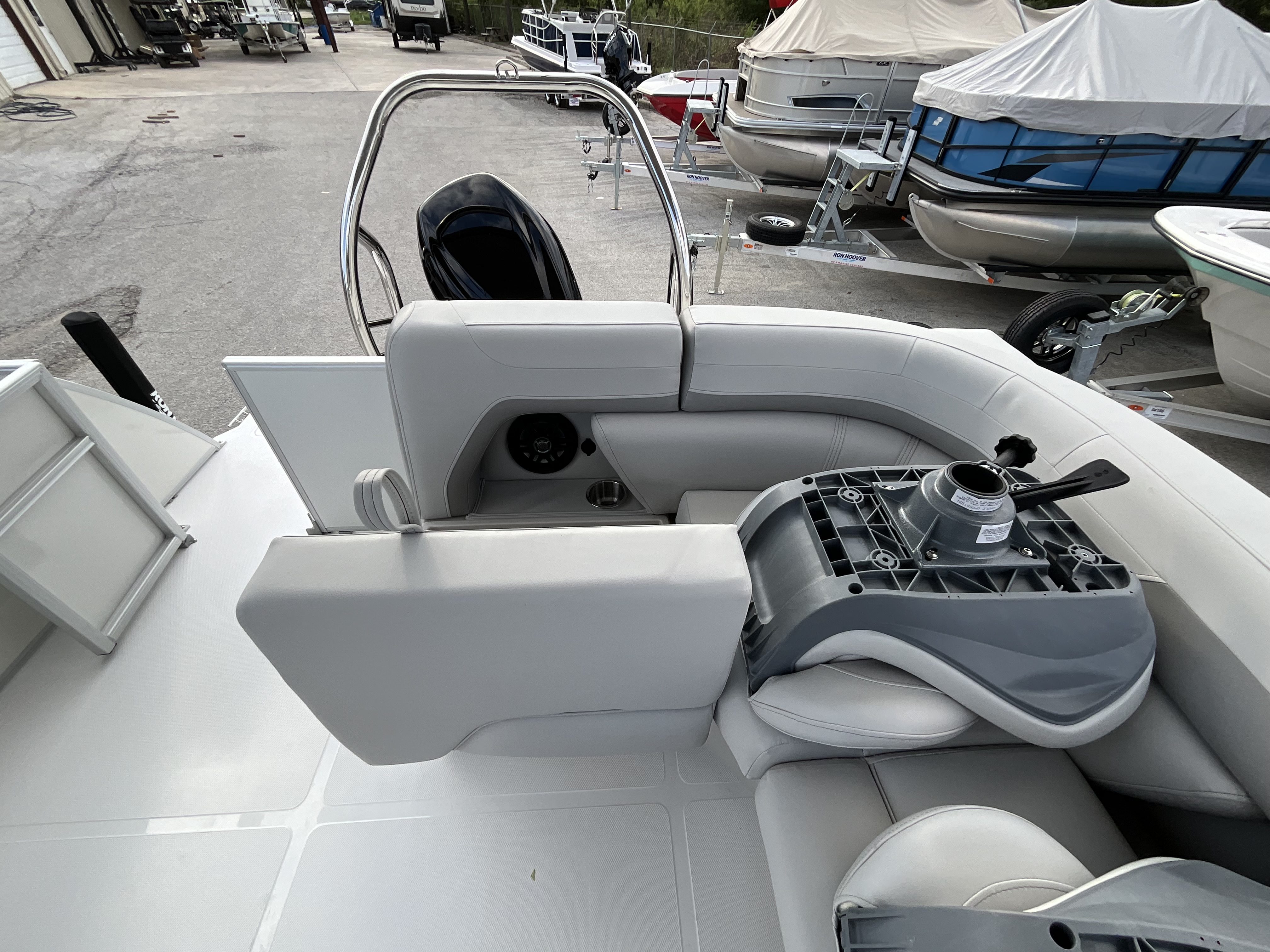2027 Hurricane FunDeck 2360 REF - Image 13