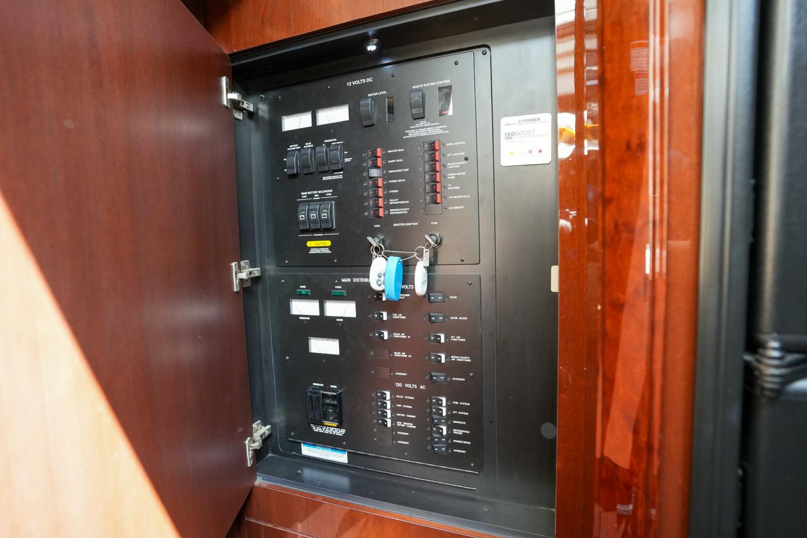 2010 Sea Ray 500 Sundancer - Image 37