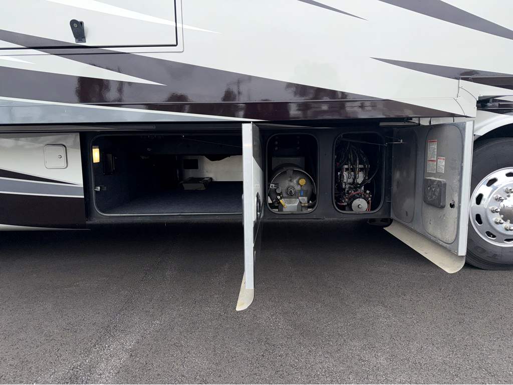 2018 TIFFIN ALLEGRO RED 33AA - Image 8