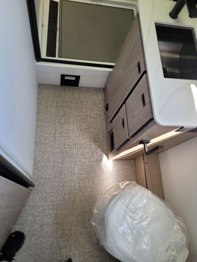 2026 Grand Design Lineage Series F 31ZW5 - Image 12