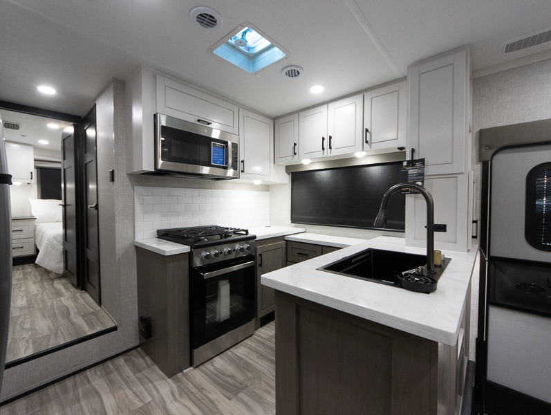 2025 Jayco Seismic Luxury Series 4113 - Image 11