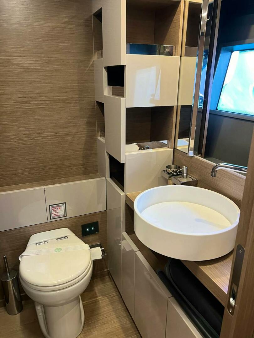 2019 Ferretti Yachts Ferretti 780 Base - Image 21