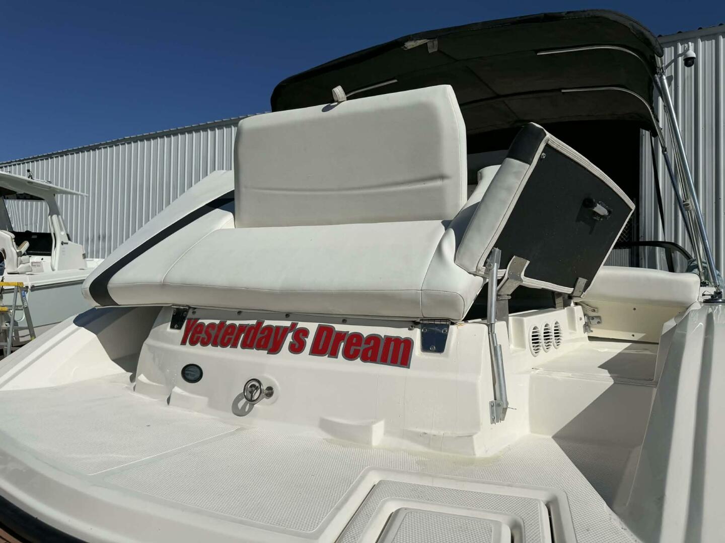 2015 Larson LX 225S IO - Image 24